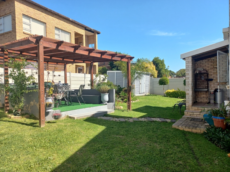To Let 3 Bedroom Property for Rent in Wavecrest Eastern Cape